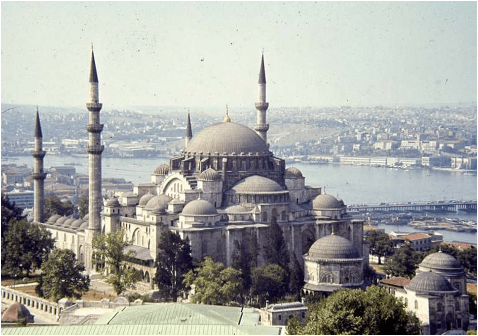 Paradigm shift in architecture: the Islamic world. Image shows the Suleymaniye Mosque in Turkey and its architecture.