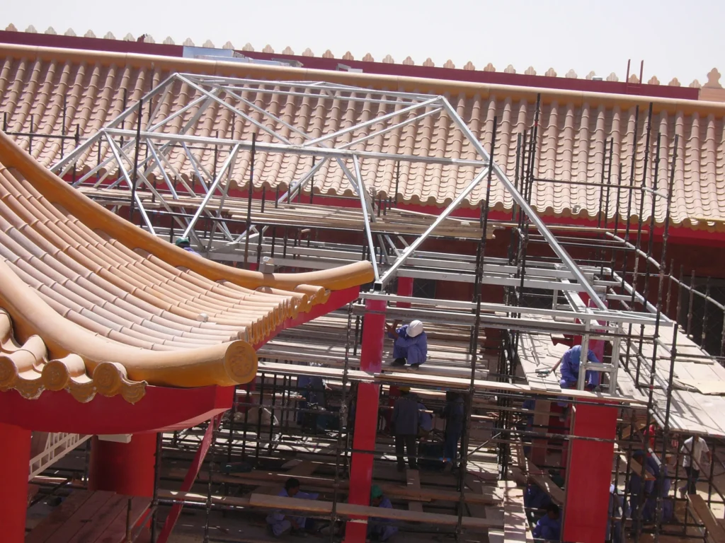 Architects / 12 site supervision steps: schedules & Meetings. as per the schedule, inspecting the clay roof tile steel structure.