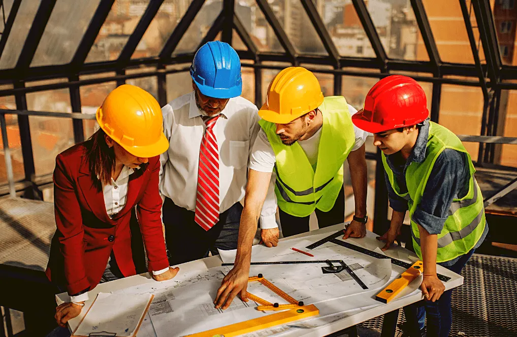 Architects' contractor and communication. The team studying risk at the site
