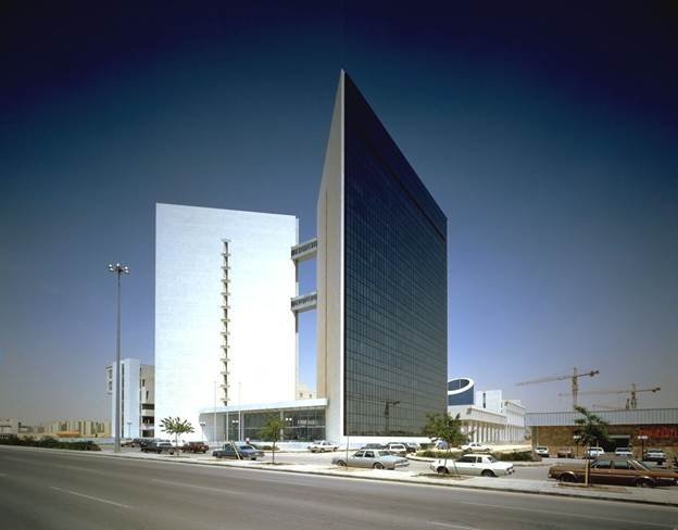 Estimating design efforts in design management. the building size example in estimating design efforts. Source
